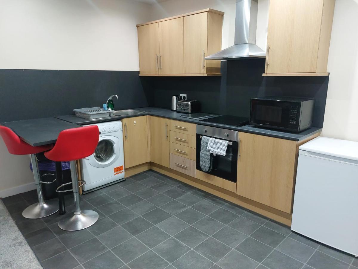 2 Large Bedroom Apartment- Wifi & Parking Fleetwood Kültér fotó