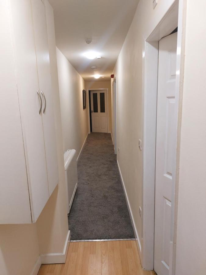 2 Large Bedroom Apartment- Wifi & Parking Fleetwood Kültér fotó