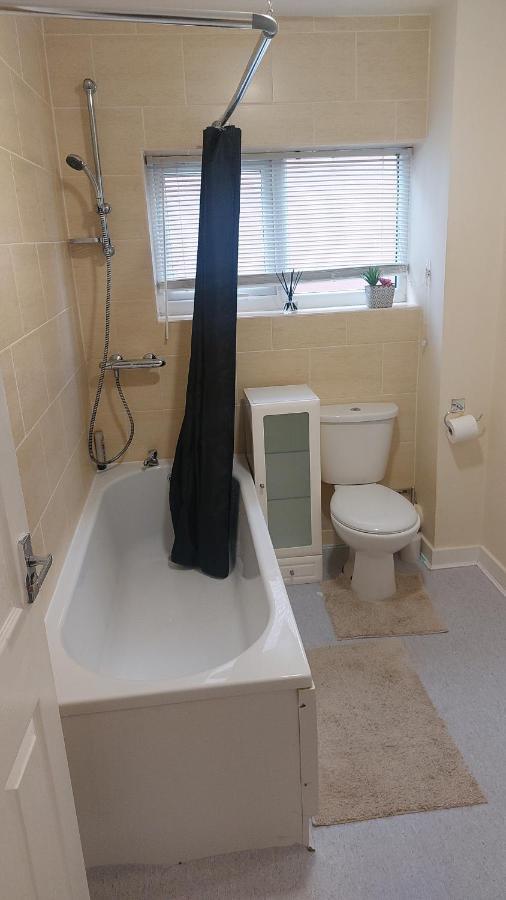 2 Large Bedroom Apartment- Wifi & Parking Fleetwood Kültér fotó